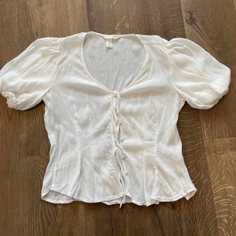 Women’s H&M crop top.